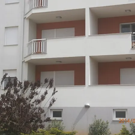 Apartment Tikira *