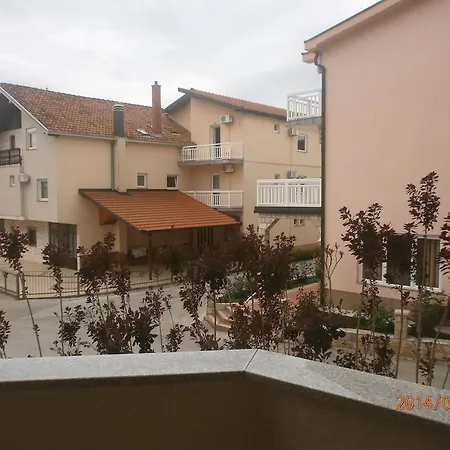 Tikira Apartment *